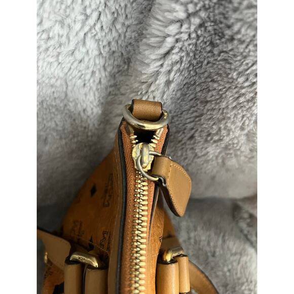 MCM WOMEN'S AUTHENTIC PRE-OWNED TOTE BAG MEDIUM TOP ZIP COGNAC - Picture 6 of 10